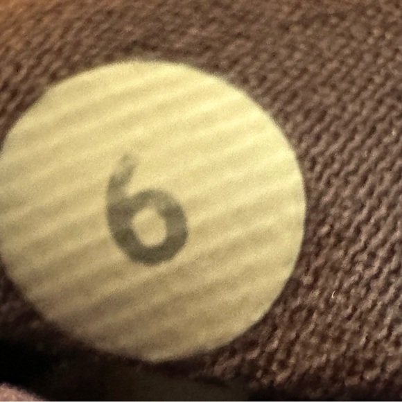 Lululemon strappy sports bra size 6 - Picture 7 of 7